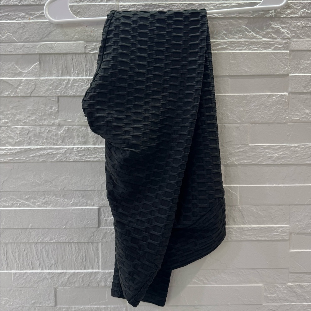 Black Ruched Garment - Picture 3 of 3